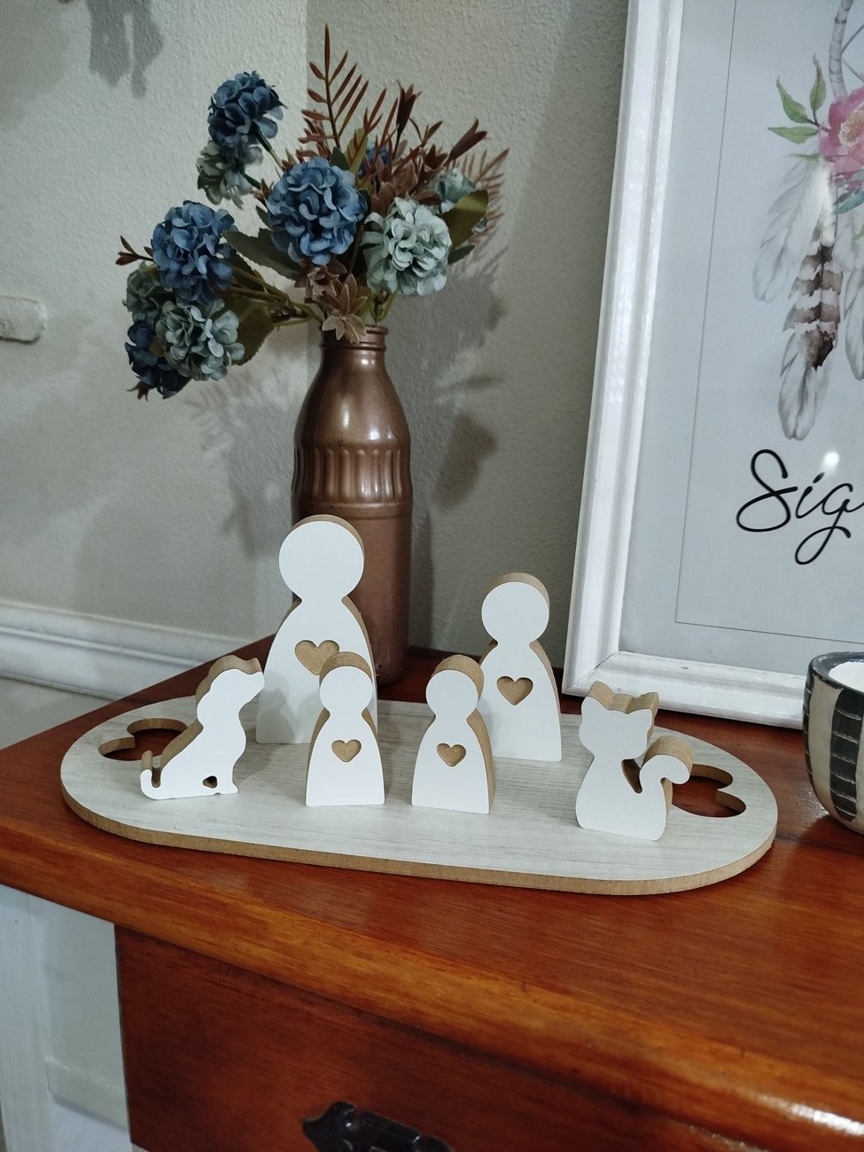 Familia de figuras con bandeja